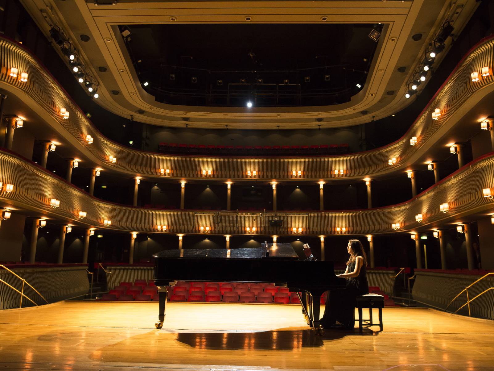 lady performing on the piano